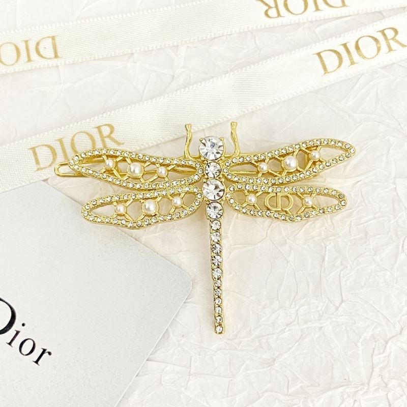 chr1st1an D10r brooches